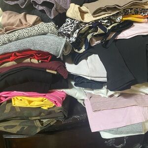 ‼️‼️Assorted Clothing Bundle comes with 8 pieces!